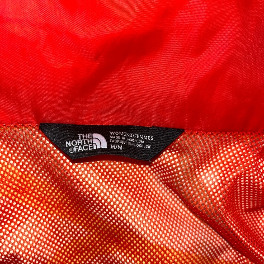 The North Face women’s red raincoat size medium dryvent - Picture 4 of 10